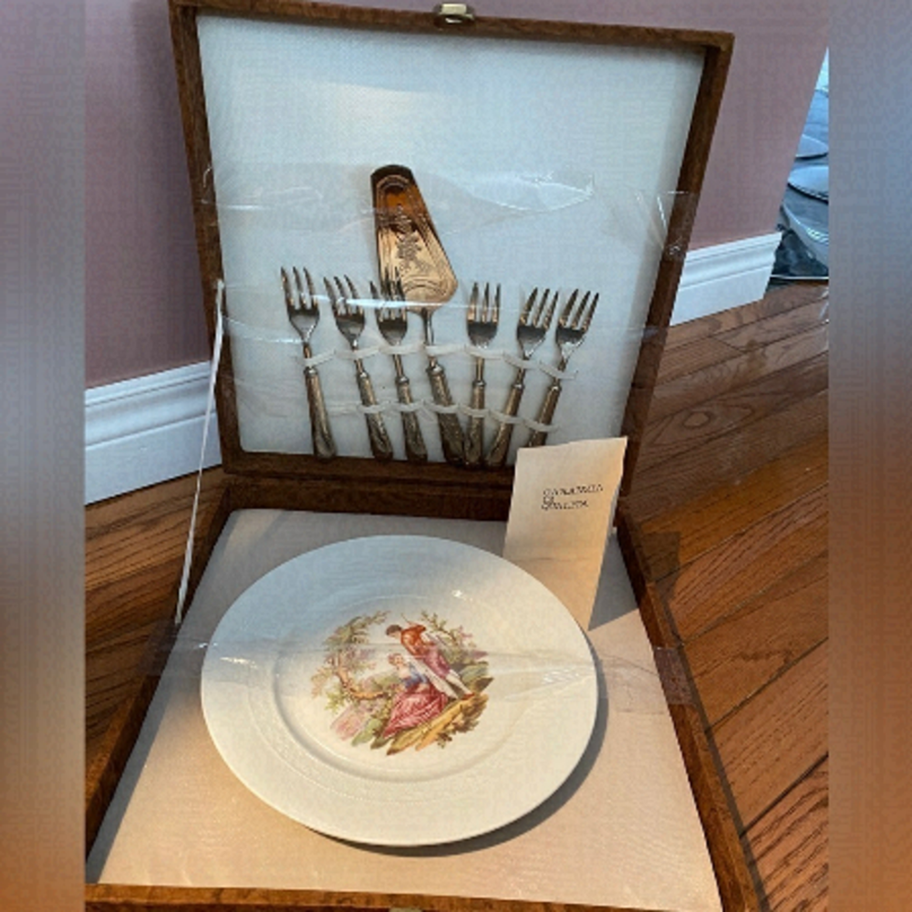 VTG. Dessert Plate and 6 Cake Forks In Original Box with Certificate - Italy